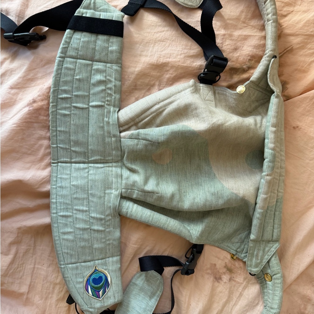 Artipoppe linen sage yin yang carrier
